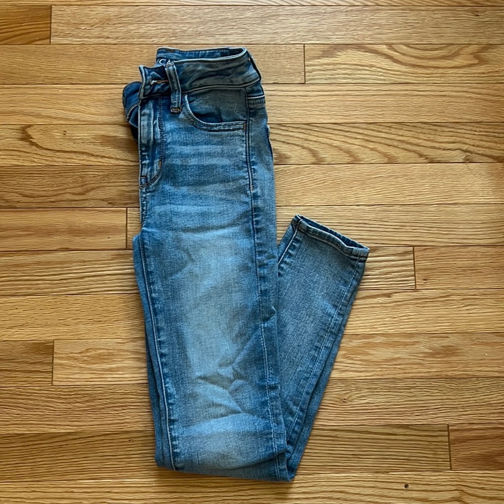 AMERICAN EAGLE JEANS